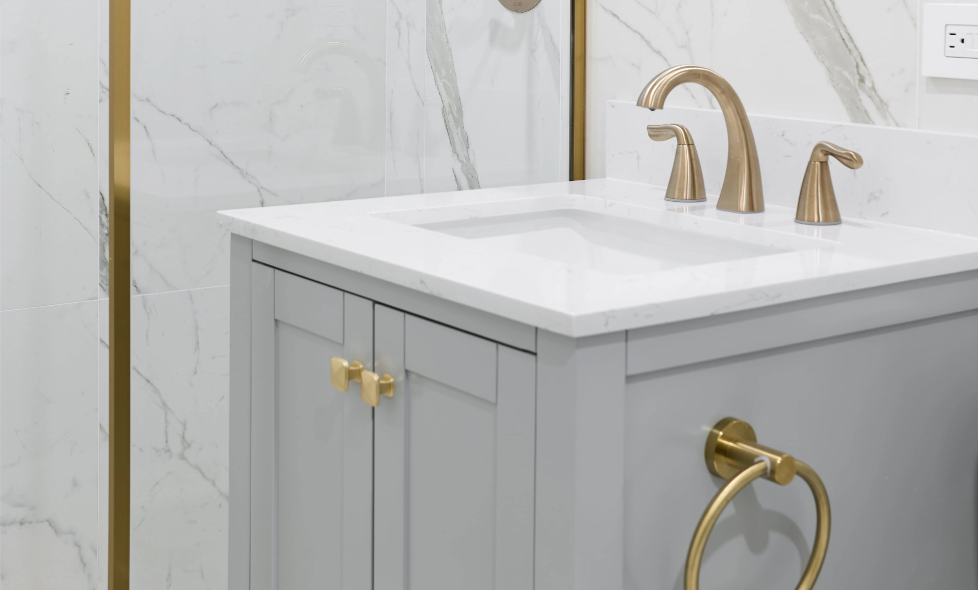 Greenwich Village apartment drybar matching kitchen finishes